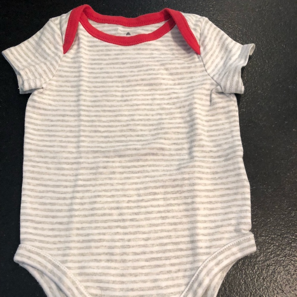 babyGap Onesie (6-12 Months)